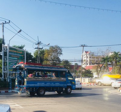 Bussen mellom kutshinarai og muang Kalasin