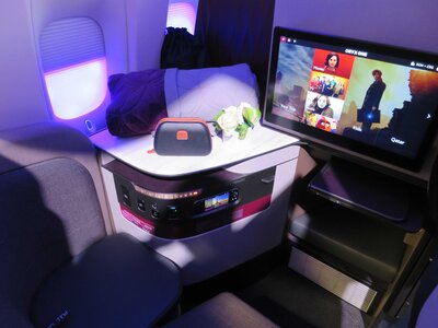 Qatar_Airways_Qsuite_Business_Class_ITB_2017_(03).jpg (489.5 kiB) Vist 6921 ganger Bilder: Creative Commons fra Wikimedia.